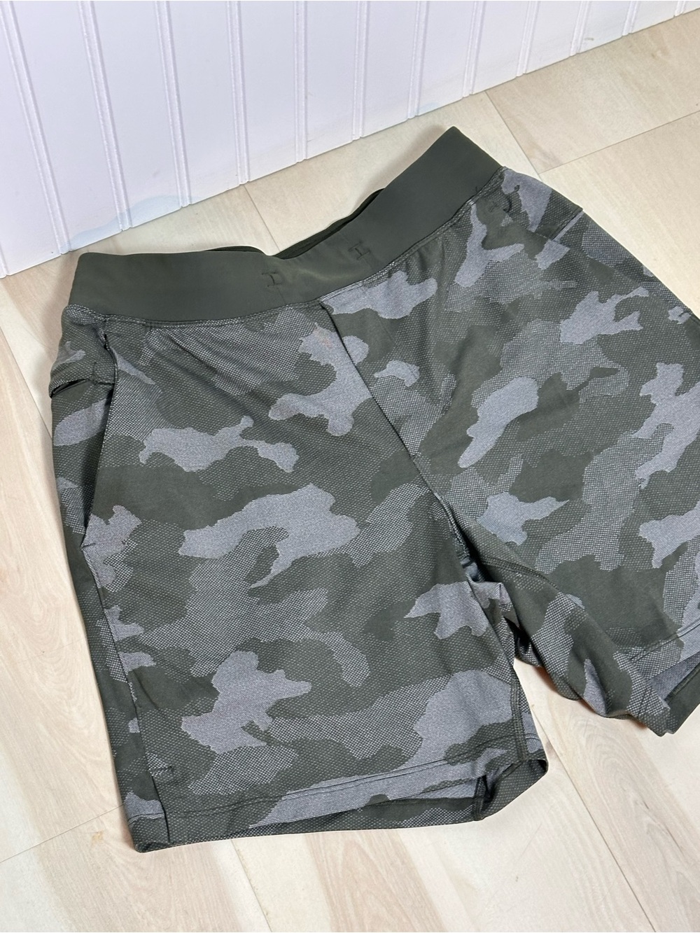 Lululemon T.H.E. Short 7" Mesh Linerless M Variegated Mesh Camo Max Dark Olive - Picture 8 of 15